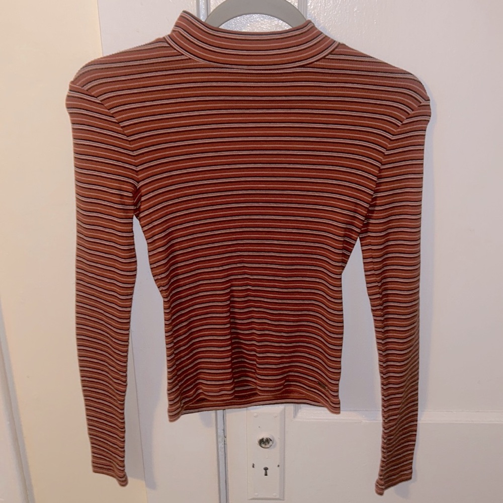 Long sleeve rust/orange striped mock neck turtleneck size small. Hollister made.